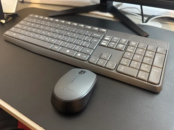 Kit mouse + teclado sem fio Logitech - praticamente novos