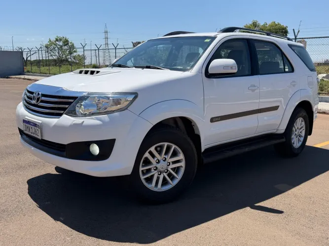 Toyota Hilux SW4 SRV D4-d 4X4 3.0 TDI Dies. AUT 2015
