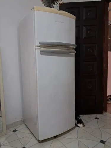 Vendo uma geladeira Brastemp
