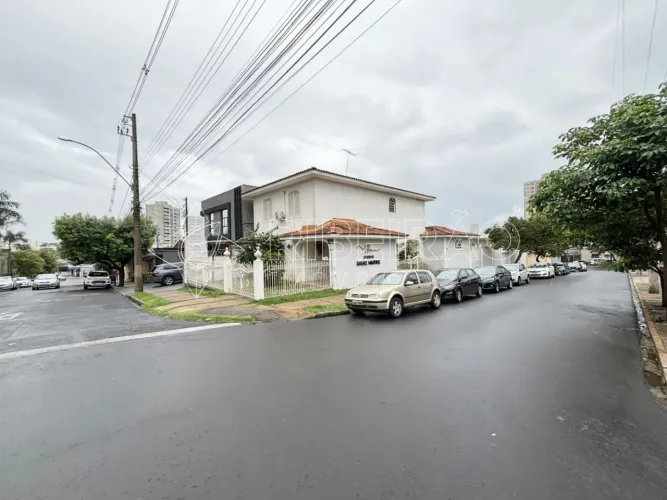 Casa comercial com 06 salas e piscina para locação no bairro Jardim América