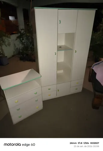 Guarda roupa e prateleira infantil R$350,00