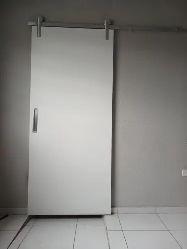 Porta de correr lisa novíssima aceito negociação