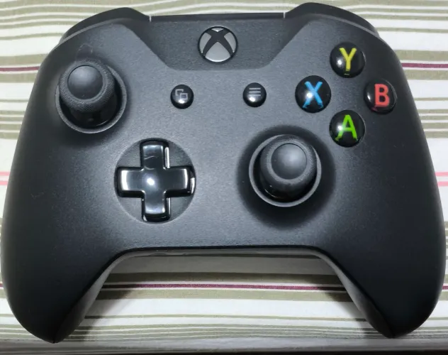 Controle de Xbox One X original (com bluetooth) em excelente estado