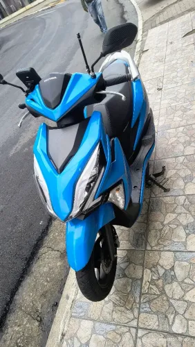 Honda Elite , em perfeito funcionamento, detalhes somente de carenagens 