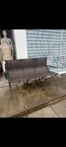 Namoradeira marrom, com trançado em fibra sintético