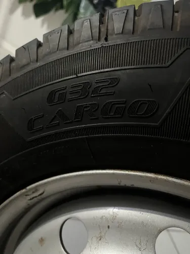Pneu GOODYEAR 205/75/16 com jante - NOVO 