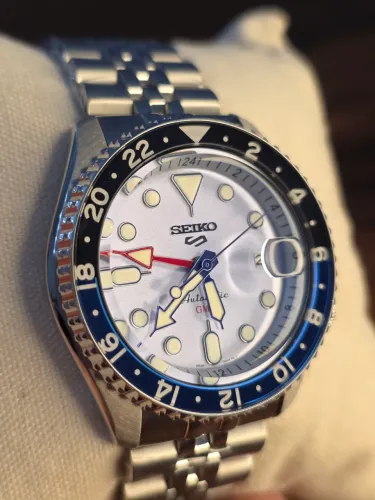 Seiko 5 GMT LIMITED EDITION 0415/1000 ice blue Asia