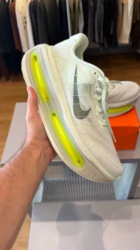 Nike Vomero Premium Barely Volt