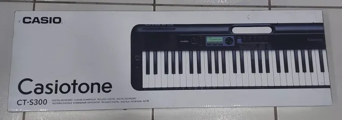 vendo teclado casio modelo CT-S300 novo lacrado nunca foi usado não aceito trocas