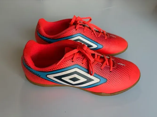 Chuteira umbro futsal número 41