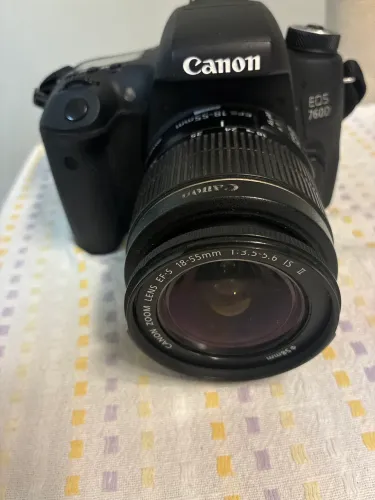 Camera canon eos 760d + lente 18/55 e 40