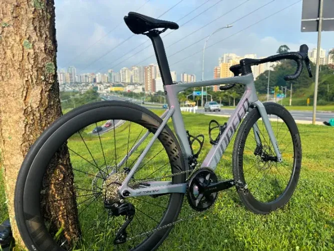 Bicicleta Speed Sunpeed Victory Sport Full Carbono Tam. L (56) Shimano 105 Roda de Carbono