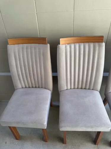 Mesa de vidro com 4 cadeiras