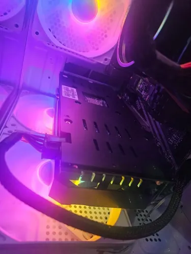 Placa de Vídeo Veineda RX 5600 6GB GDDR6 - 3 Meses de Uso