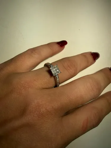 Anel ouro branco e diamantes Bergensons