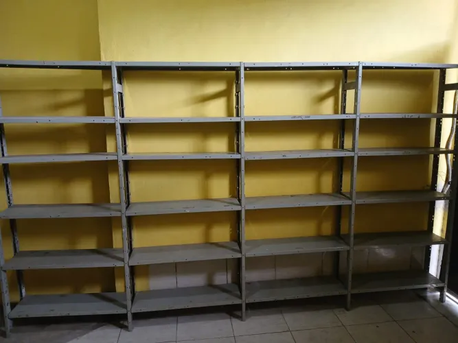 Vendo prateleiras reforçadas desmontáveis conjunto com 2, com 3 ou com 4.