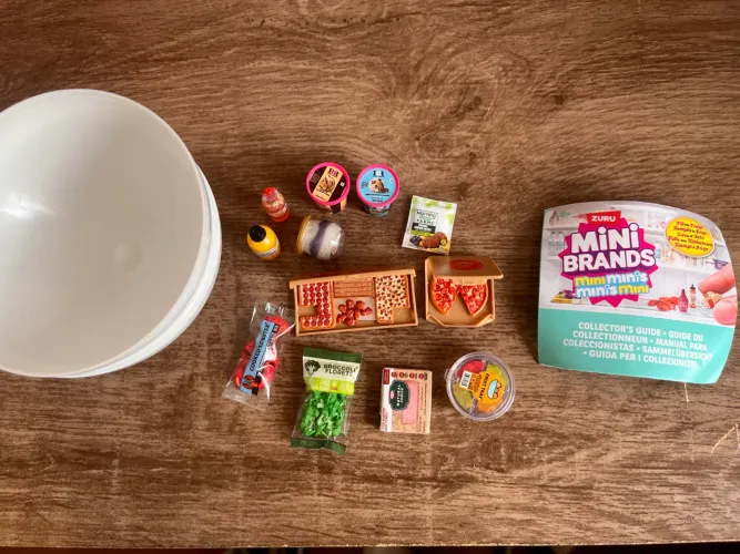 12 itens mini brands originais