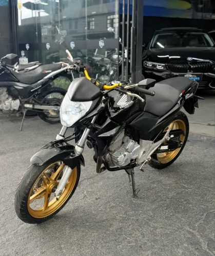 Honda Cb 300 impecável 