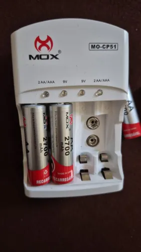 Carregador De Pilhas AA e AAA 2700mah Mox Mo-cp51 Com 4 Pilhas