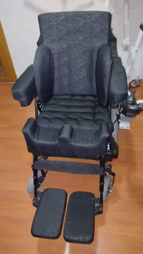 Cadeira de rodas motorizada