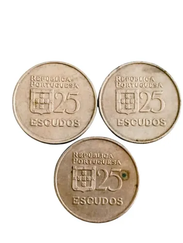 Três moedas 25 escudos Portugal