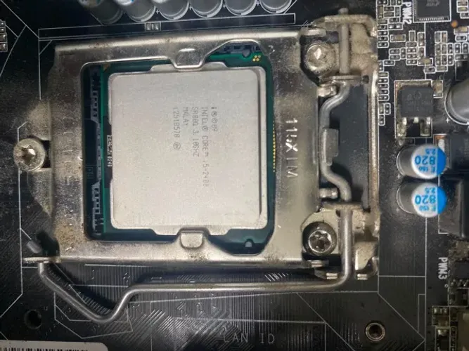 Processador i5-2400, i3-7700, memoria ddr3 4g