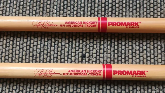 Baqueta ProMark Hickory TXDC8W modelo jeff Ausdemore
