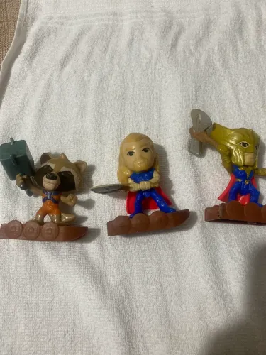 Bonecos Marvel MC Donalds Thor Amor e Trovão Leia:
