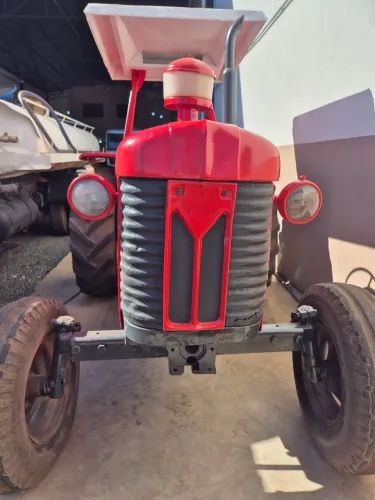 Vendo trator massey Ferguson modelo 65 X
