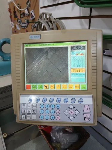 Máquina de bordar 6 cabeças