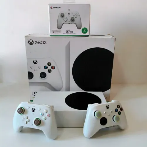 Xbox Series S com caixa + 2 Controles
