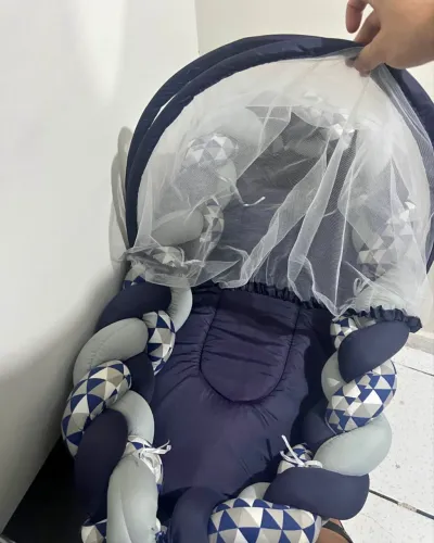 Ninho trançado com mosquiteiro