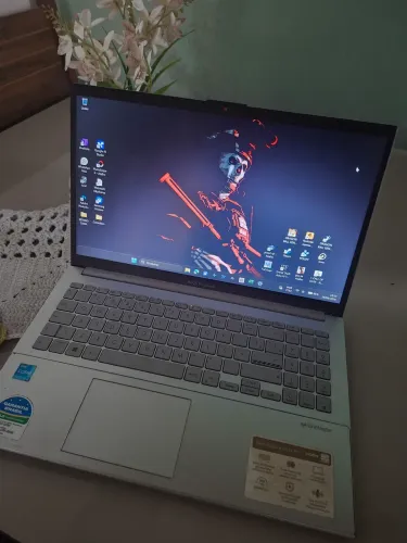 Vendo Notebook Asus Vivobook go 14/15 + 8 GB Memória ram