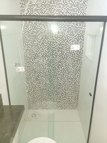 Vidraçaria profissional- box, janelas, portas e espelhos ( instalação e reparos)