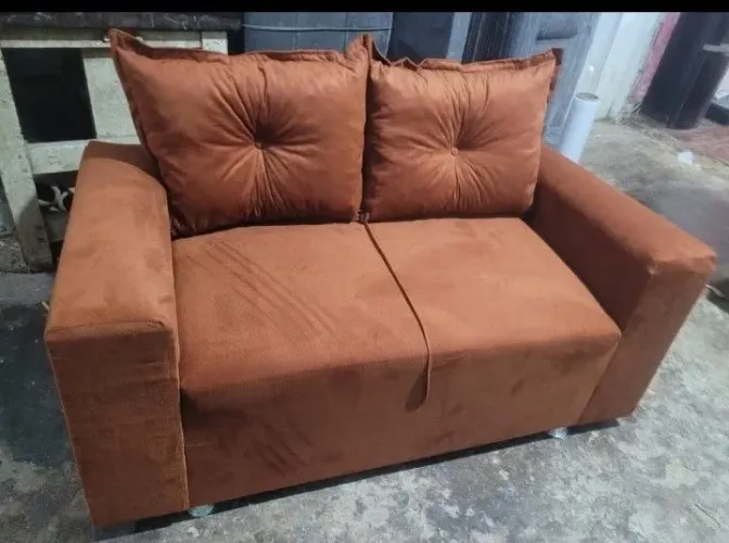 Sofá 2 lugares acompanhando puff