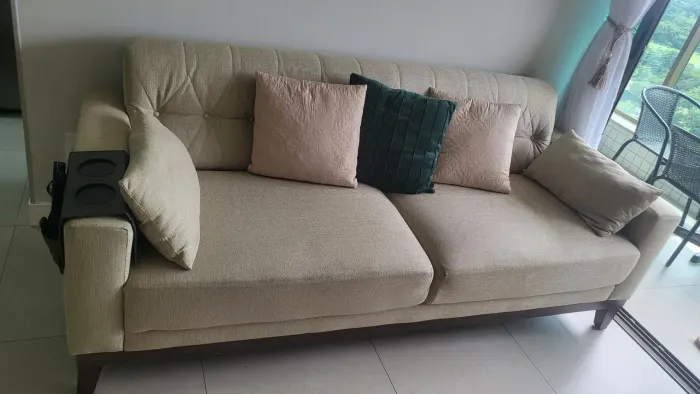 Vendo sofá em linho 2,10 de cumprimento 
