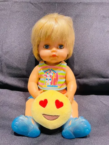 Boneco Cicciobello que muda de cor no sol