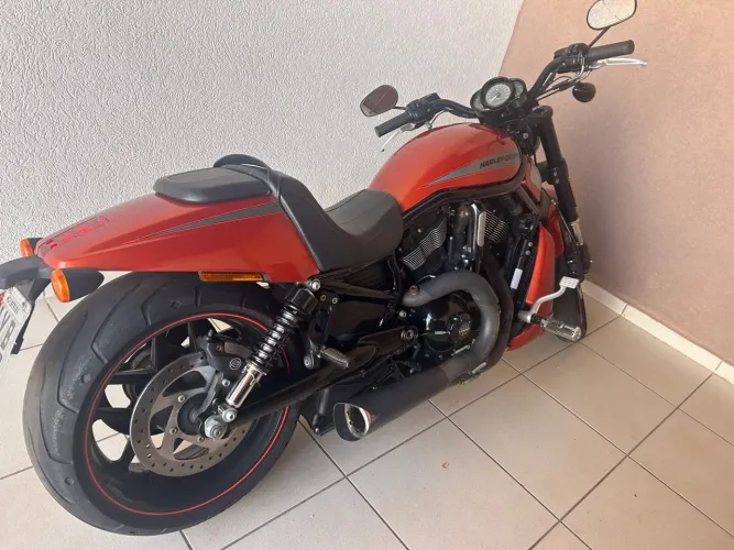 Vendo Harley super conservada, 14 mil km