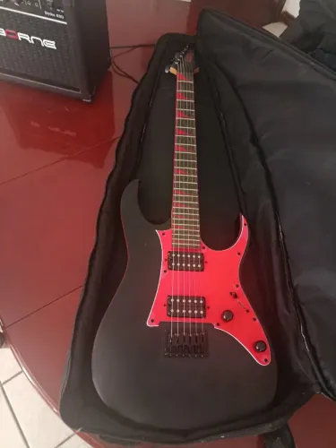 GUITARRA IBANEZ + AMPLIFICADOR BOURNE + PEDAL CUVAVE