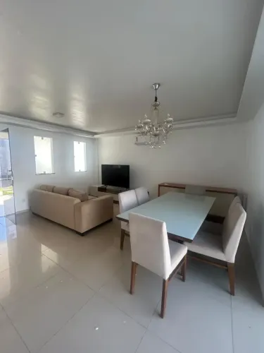 Alugo Casa em Condominio