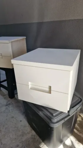 Par de criado mudo laqueado