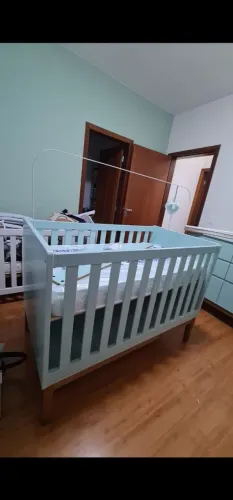 Berço com comoda