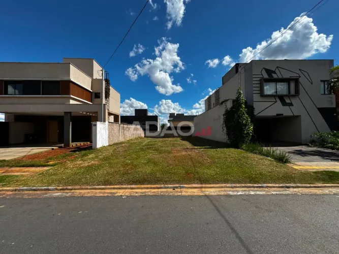EXCELENTE TERRENO NO JARDINS CAPRI Área / Terreno à Venda, 261.00 por R$ 235000.00 no seto