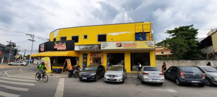 Loja Comercial com 233 m² para Aluguel  Barreira (Bacaxá), Saquarema/RJ