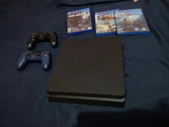 PS4 Slim Seminovo 1T + 2 controles