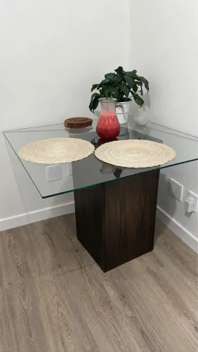 Mesa quadrada tampo de vidro