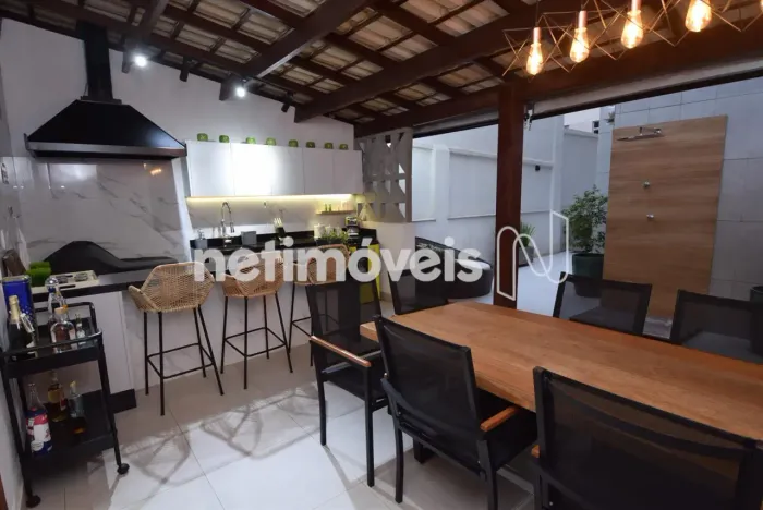 Excelente área privativa mobiliada com 02 quartos, espaço gourmet e 02 vagas no Lourdes!