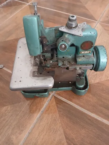 Máquina overlock
