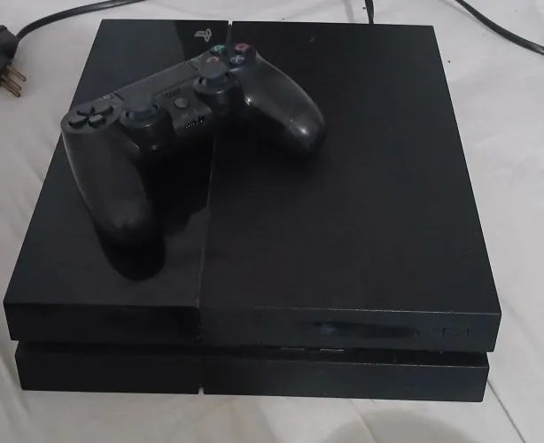 VENDO PS 4 FAT ORIGINAL USADO EM EXCELENTE ESTADO