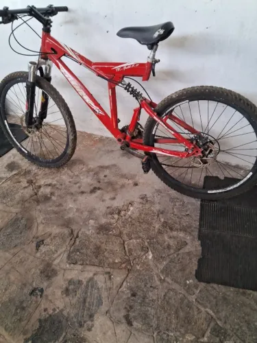 Bicicleta aro 26 dupla suspensão
